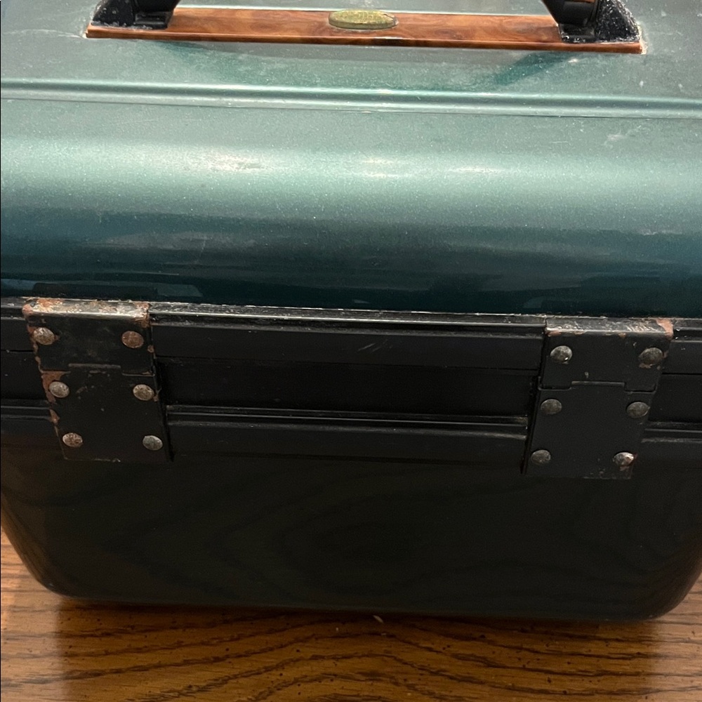 Bric’s‎ Green Hard Shell Carrying Case - Picture 9 of 16